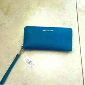 NWT Michael Kors Jet Set Travel Large Wristlet Wallet